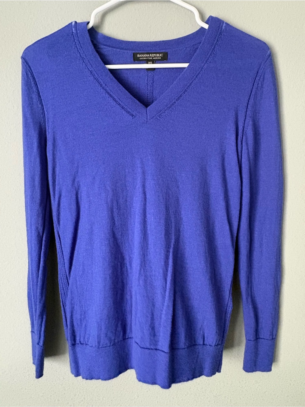 Banana Republic Extra Fine Merino Wool V-Neck Sweater Blue Purple Size XS
